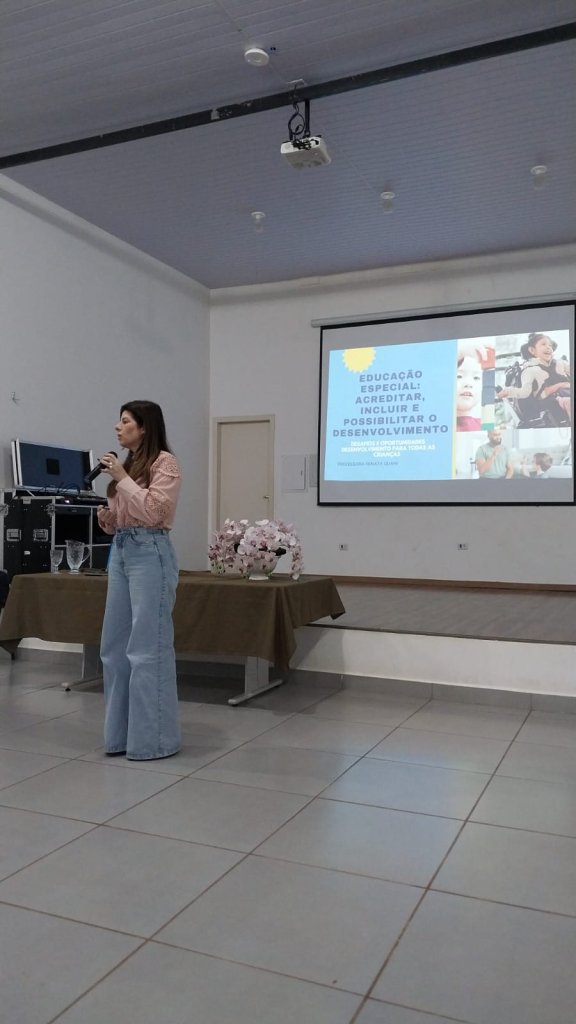 FORMAÇÃO CONTINUADA DE PROFESSORES